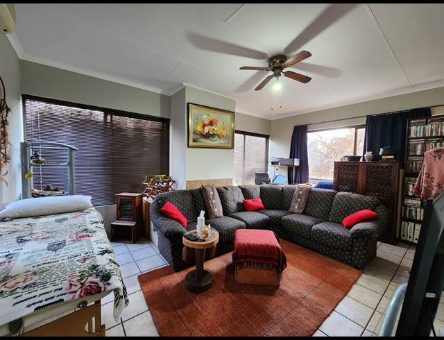 3 BEDROOM TOWNHOUSE FOR SALE IN THREE RIVERS PROPER